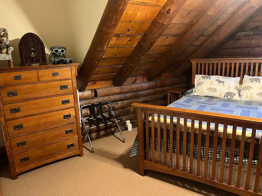 Acorn Resort A Unique Retreat Cabin, 13 Acres Land ブルーミントン エクステリア 写真