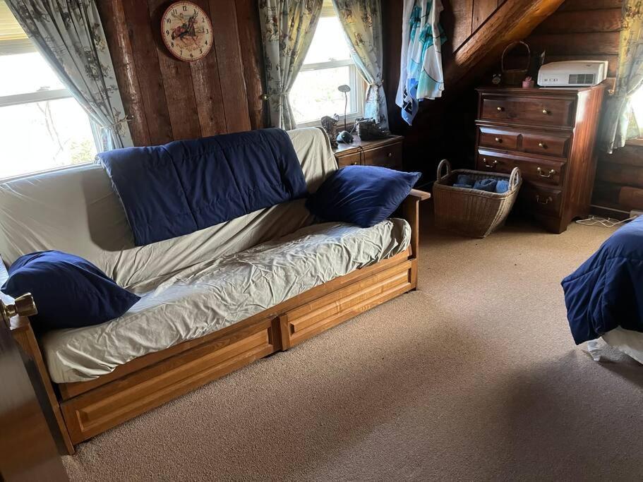 Acorn Resort A Unique Retreat Cabin, 13 Acres Land ブルーミントン エクステリア 写真