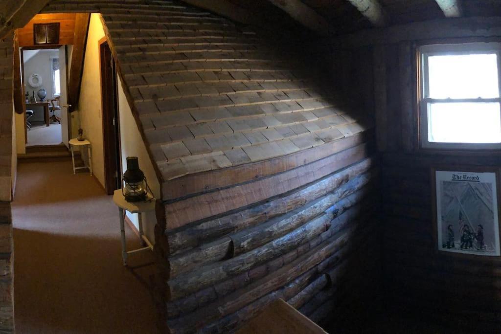 Acorn Resort A Unique Retreat Cabin, 13 Acres Land ブルーミントン エクステリア 写真