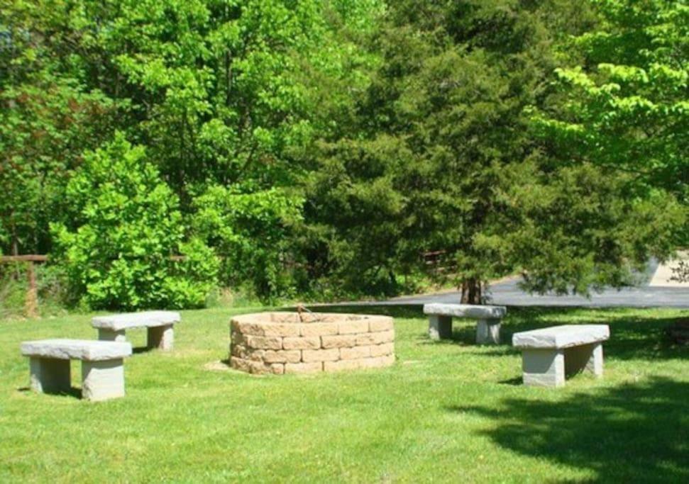 Acorn Resort A Unique Retreat Cabin, 13 Acres Land ブルーミントン エクステリア 写真