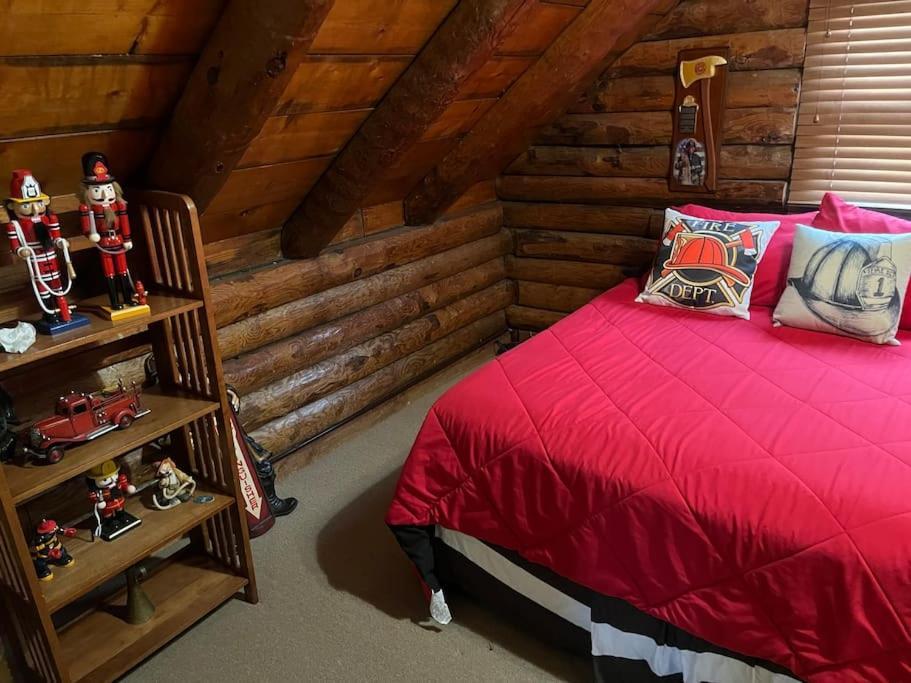 Acorn Resort A Unique Retreat Cabin, 13 Acres Land ブルーミントン エクステリア 写真