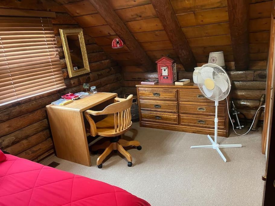 Acorn Resort A Unique Retreat Cabin, 13 Acres Land ブルーミントン エクステリア 写真