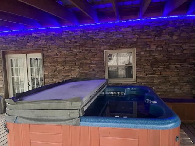 Acorn Resort A Unique Retreat Cabin, 13 Acres Land ブルーミントン エクステリア 写真